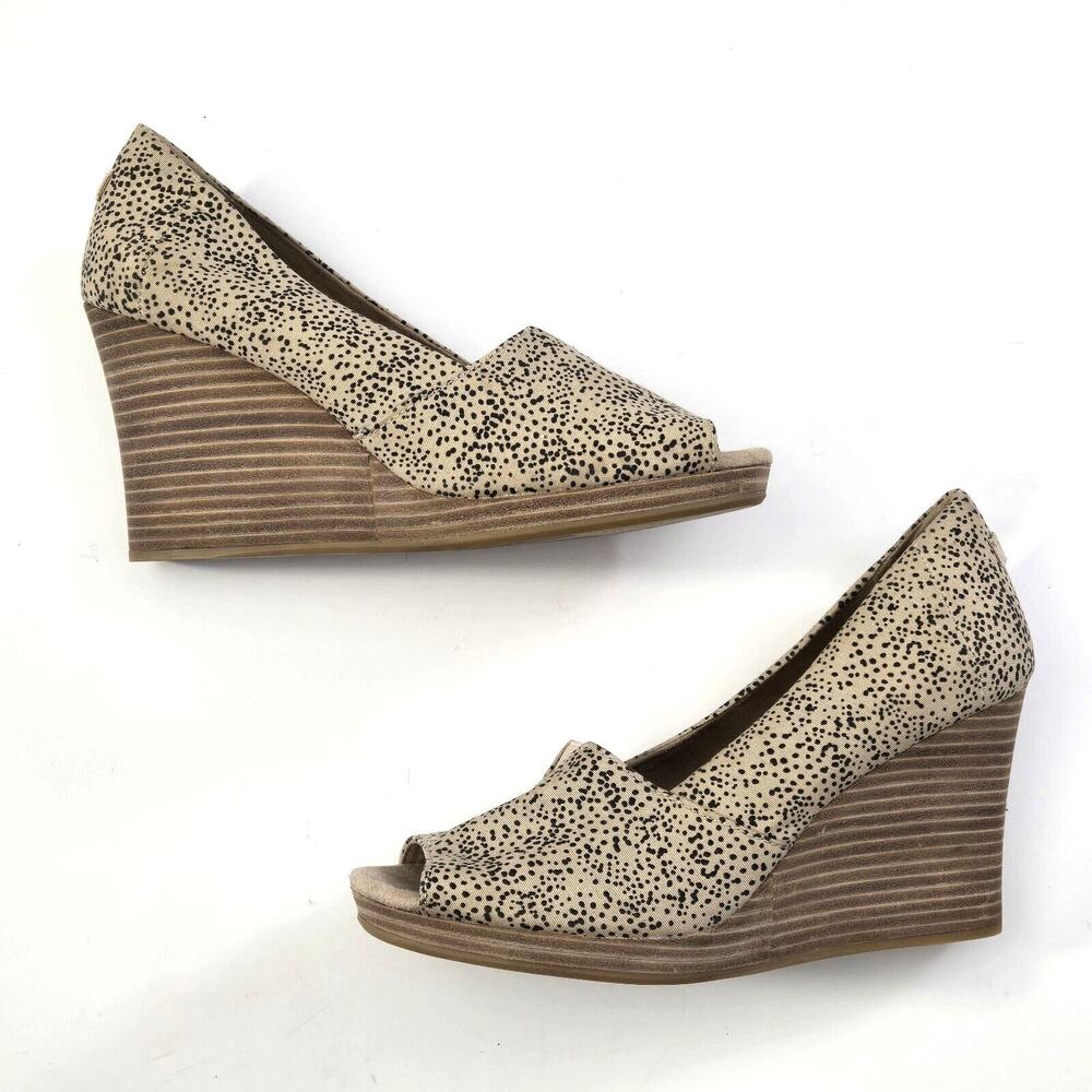 TOMS Wedge Sandals Size 9 Tan Boho Coastal Resort Minimalist Style - Picture 2 of 6
